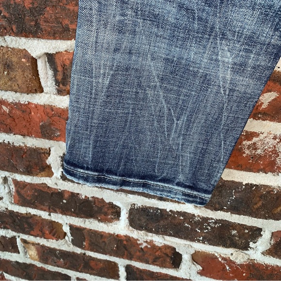 Miss Me Signature Cuffed Capri Floral Pocket Desgin - Picture 6 of 11